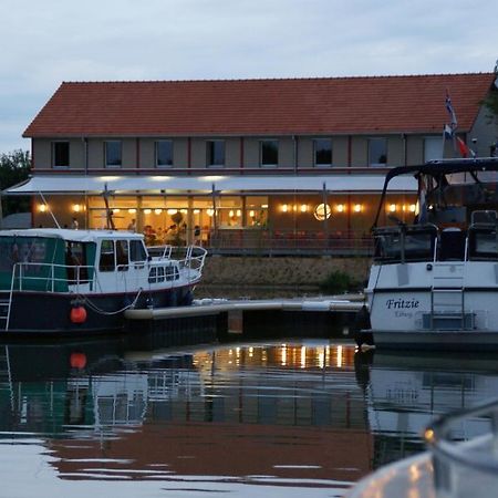 Отель Le Port De Десиз Экстерьер фото